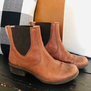 Bogs waterproof leather bootie size 8.5